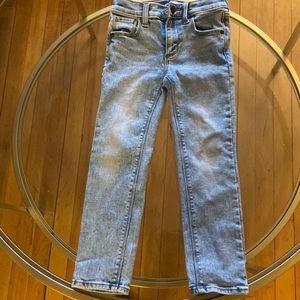 Size 5T OLD NAVY KARATE SKINNY adjustable waist light blue. Excellent condition.